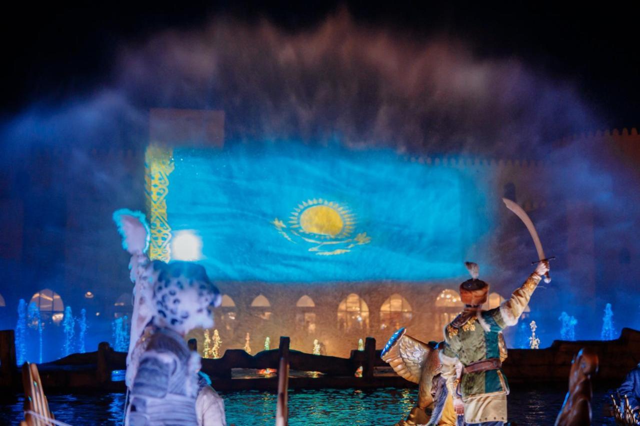 Karavansaray Turkistan Harbour Hotel -Flying Theatre Access Exterior foto The flag of Kazakhstan